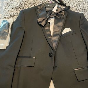 Boys Black Tuxedo Set-Size 6